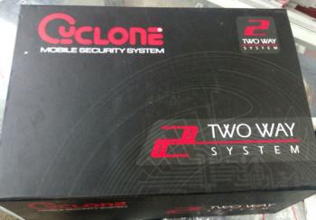 Alarma doble vía Cyclone Alarma doble vía con dos controles remoto con pantalla LCD.